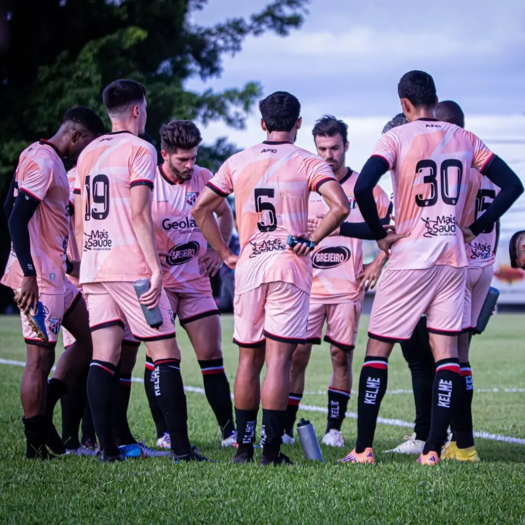 O Galo da Comarca venceu a equipe do Brasília pelo placar de 3 a 0 em jogo-treino realizado na t