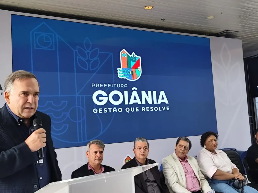 prefeito sandro mabel anuncia fomento a clubes de futebol 9 de fevereiro de 2026