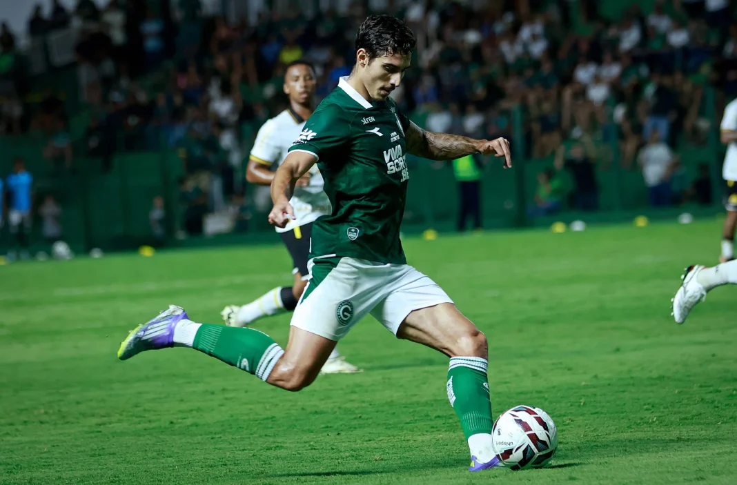 Atacante Cadu fez o gol da vitória do Goiás (Foto - Rosiron Rodrigues)