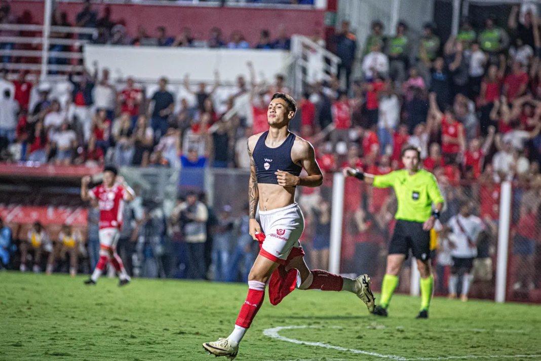 Gustavo Puskas - Atacante - Vila Nova (Foto - Roberto Corrêa)