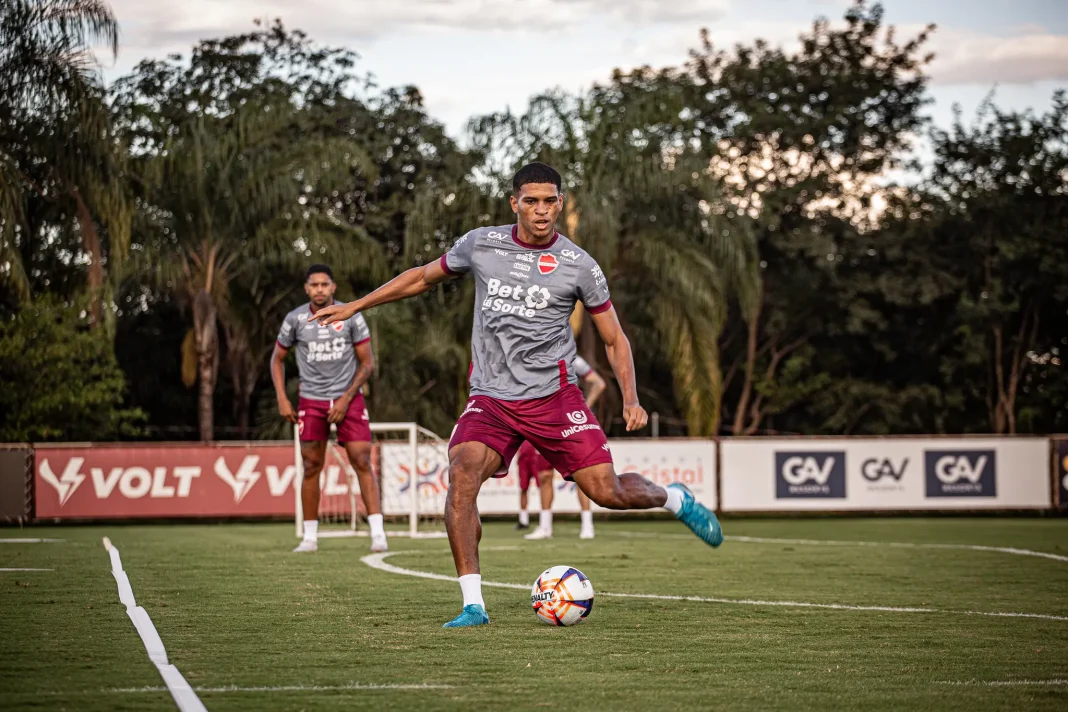 Caio Marcelo - Zagueiro - Vila Nova (Foto - Roberto Corrêa)