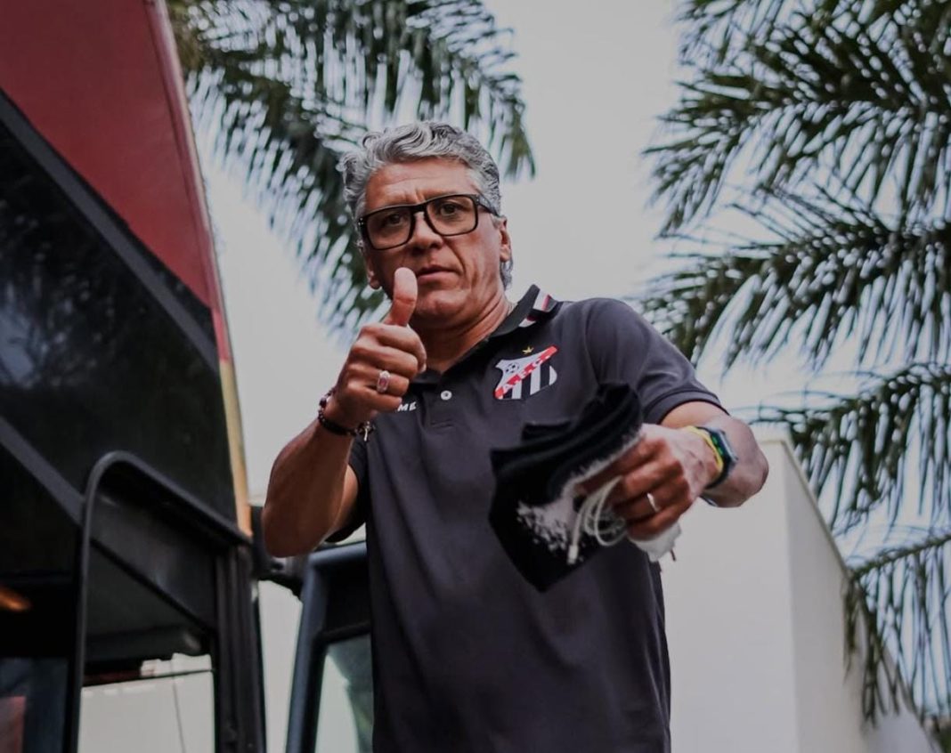 Técnico Ângelo Luiz (Foto - Vinícius Canuto)