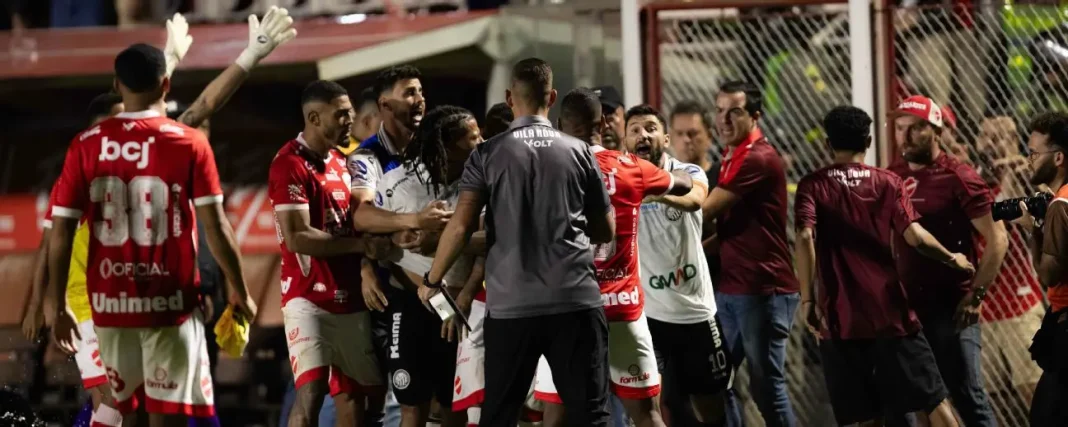 Confusão no OBA após denúncia de racismo contra jogador do Operário-PR.