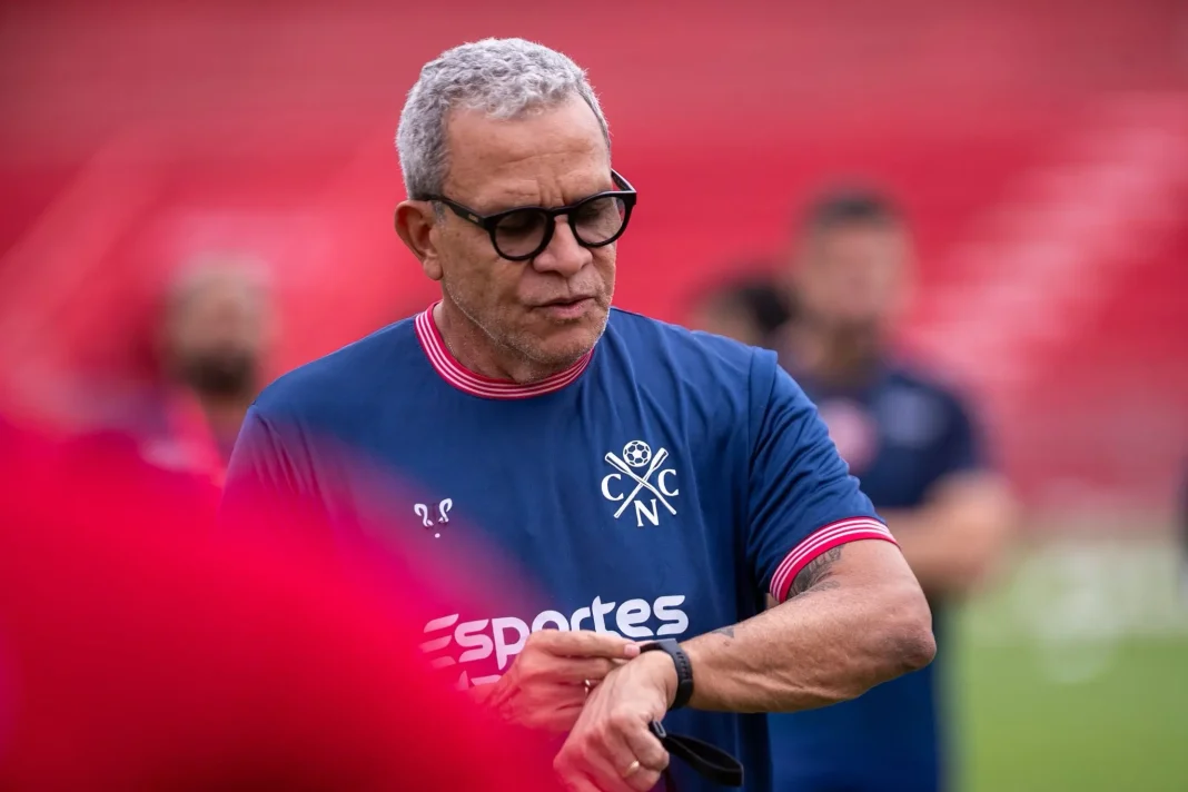 Técnico Hélio dos Anjos (Foto - Rafael Vieira/CNC)