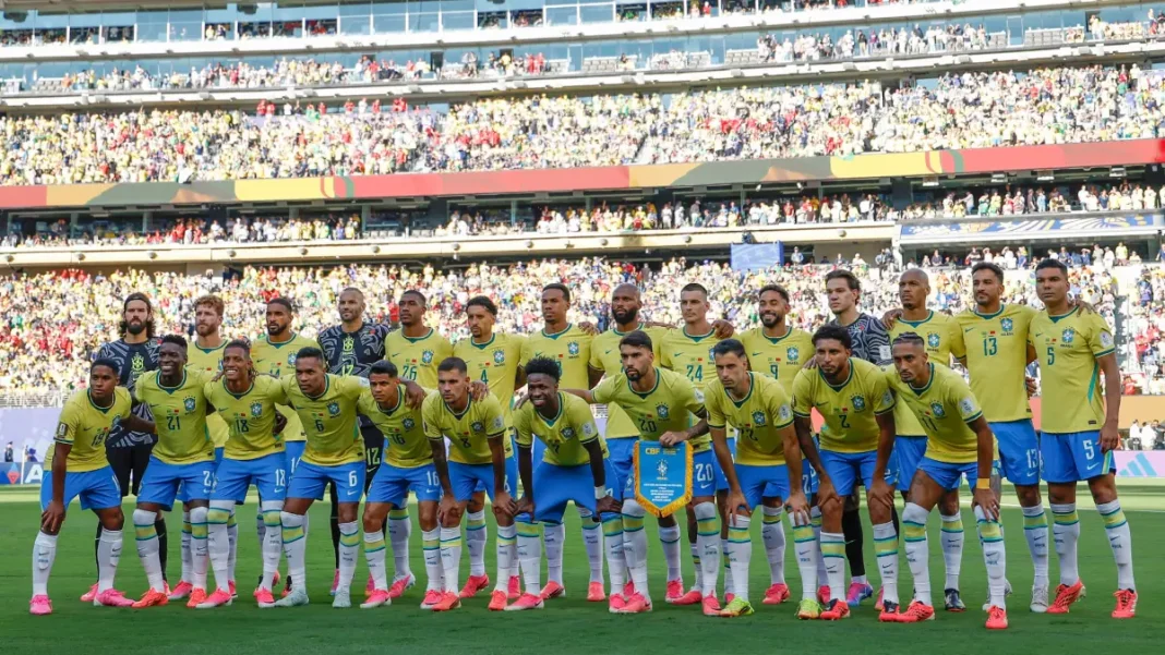 Maioria dos jogadores da Seleção Brasileira usando chuteiras rosas na Copa do Mundo. Foto: Rafael Ribeiro e Nelson Terme / CBF